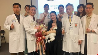 8-month-old Vietnamese Baby Boy Suffering from Critical Conditions in Severe Tracheal Stenosis Received Overseas Treatment and Returned Home Happily Children's Pulmonary and Critical Care Team treated him withｆflexible bronchoscope and left only a small wound. Simple and Convenient